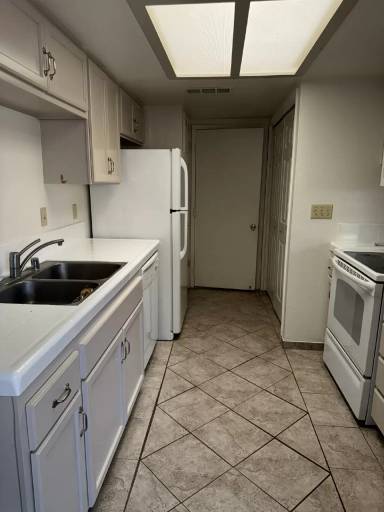 Main picture of 284 W Lexington Ave