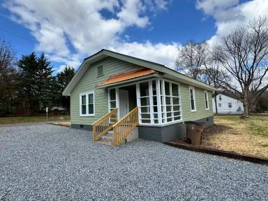 Main picture of 926 Logan St