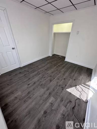 Main picture of 240 River St