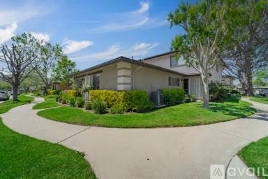 Main picture of 2077 Avenida Refugio