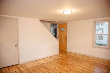 Main picture of 219 Noble St