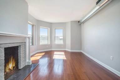 Main picture of 5764 Woodward Ave