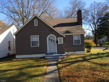 Main picture of 806 Moon St