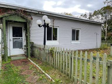 Main picture of 98 Greensboro Rd