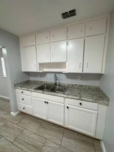 Main picture of 1605 E 26th St