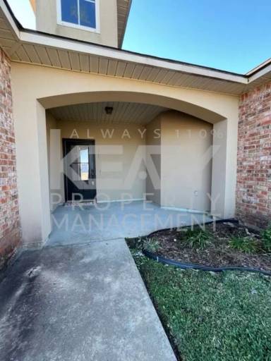 Main picture of 214 Golden Lake Dr