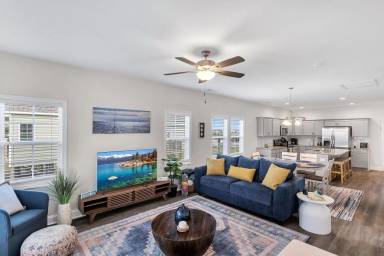 Main picture of 102 Orca Way