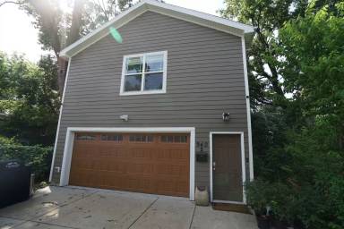 Main picture of 940 E Dayton St