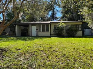 Main picture of 5302 Janice Cir S