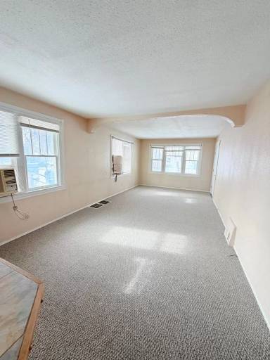 Main picture of 11 17th St N