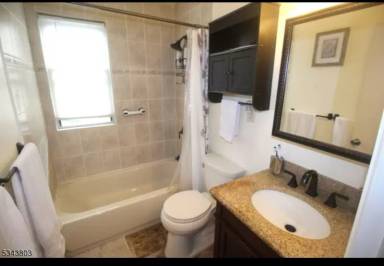 Main picture of 963 E Front St