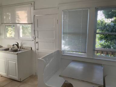 Main picture of 124 S Oleander Ave