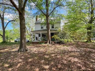 Main picture of 727 Richmond Rd