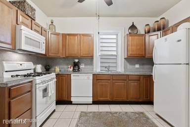 Main picture of 2139 W Belmont Ave