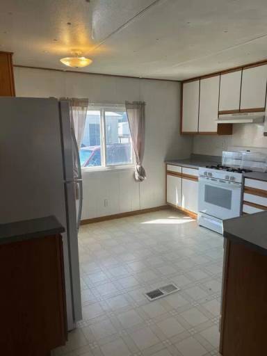 Main picture of 250 Pioneer Dr