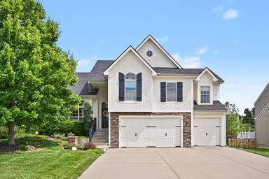 Main picture of 1419 NE 106th Pl