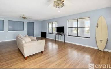 Main picture of 2337 S Fletcher Ave