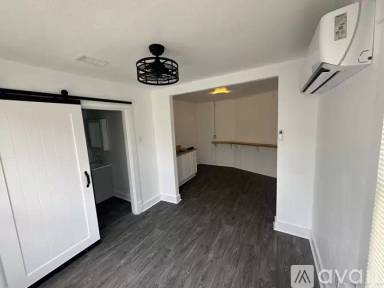 Main picture of 1609 S Pulaski St