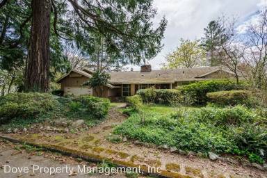 Main picture of 3807 Edgewood Dr