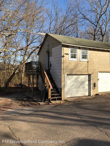 Main picture of 1289 N Washington St