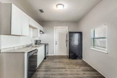 Main picture of 638 Gilcrease
