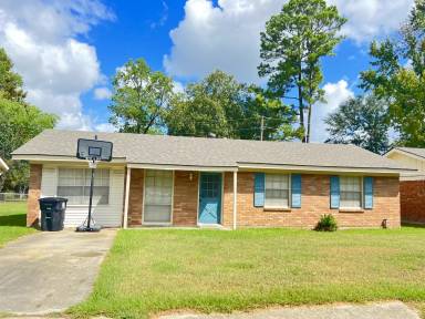 Main picture of 16801 Vermillion Dr