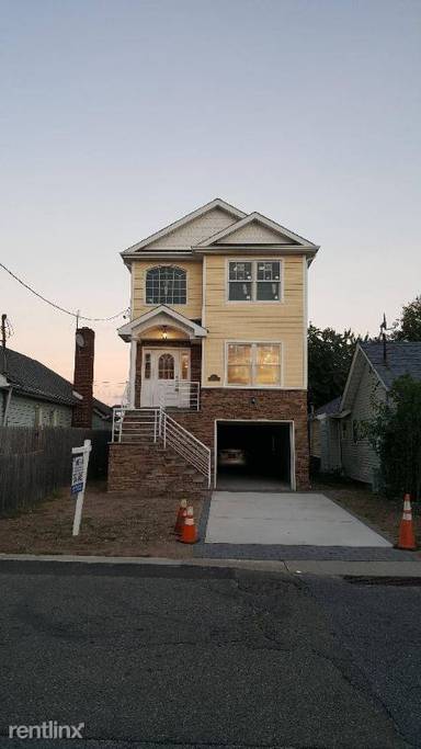 Main picture of 41 West Blvd
