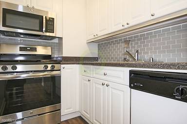 Main picture of 1350-60 Lake Shore Drive Apartments