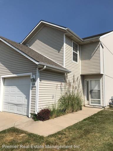 Main picture of 201 NE Dogwood St