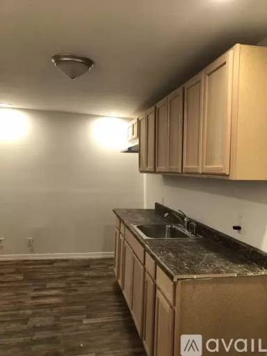 Main picture of 535 W Market St
