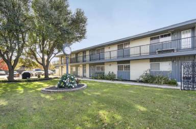 Main picture of 1207 W Wall St