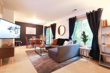 Main picture of 1300 W Huron St