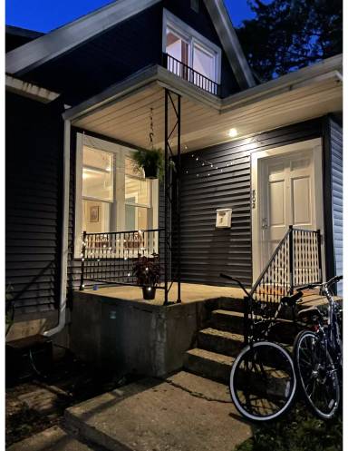 Main picture of 802 E Green St