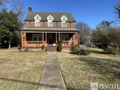 Main picture of Rollins Ave