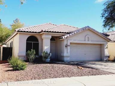 Main picture of 875 N Rush St