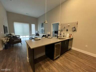 Main picture of 3330 Brighton Blvd