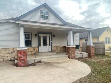 Main picture of 904 E Comanche St
