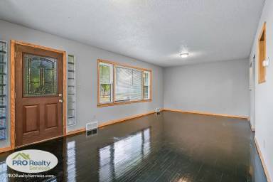 Main picture of 208 2nd St SW
