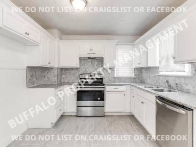 Main picture of 2221 N Jordan Ave