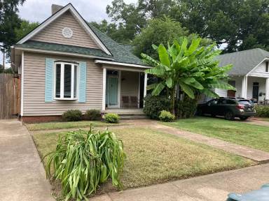 Main picture of 2044 Young Ave