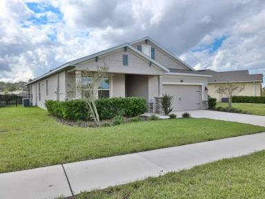 Main picture of 692 E Victoria Trails Blvd