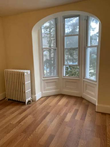 Main picture of 102 Broadway