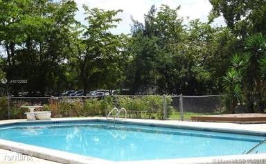 Main picture of 9316 NW 60th St