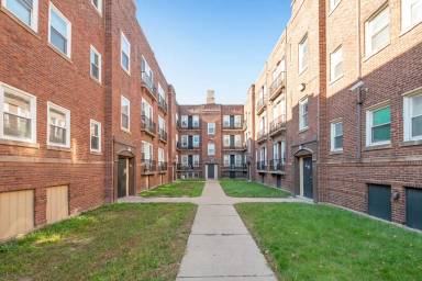 Main picture of 6104 S Eberhart Ave