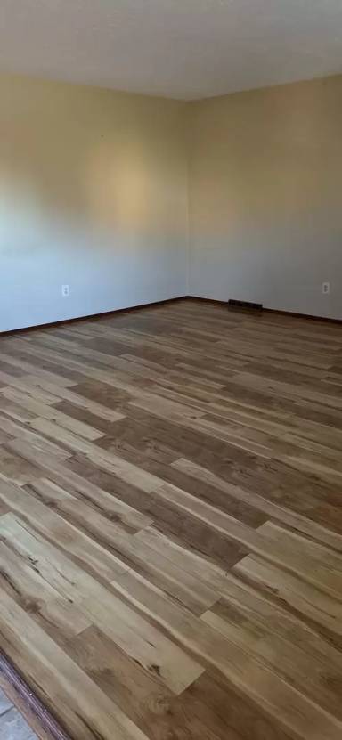 Main picture of 15809 Montrose Ave