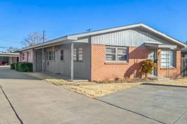 Main picture of 2402 46th St