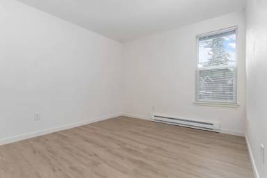 Main picture of 2728 W Maplewood Ave