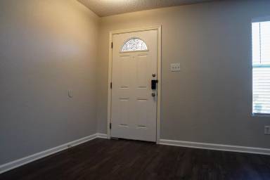 Main picture of 5300 Emmeryville Ln