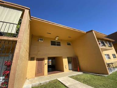 Main picture of 9520 SW 8th St