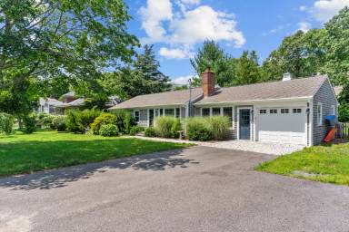 Main picture of 55 Chachapacasset Rd